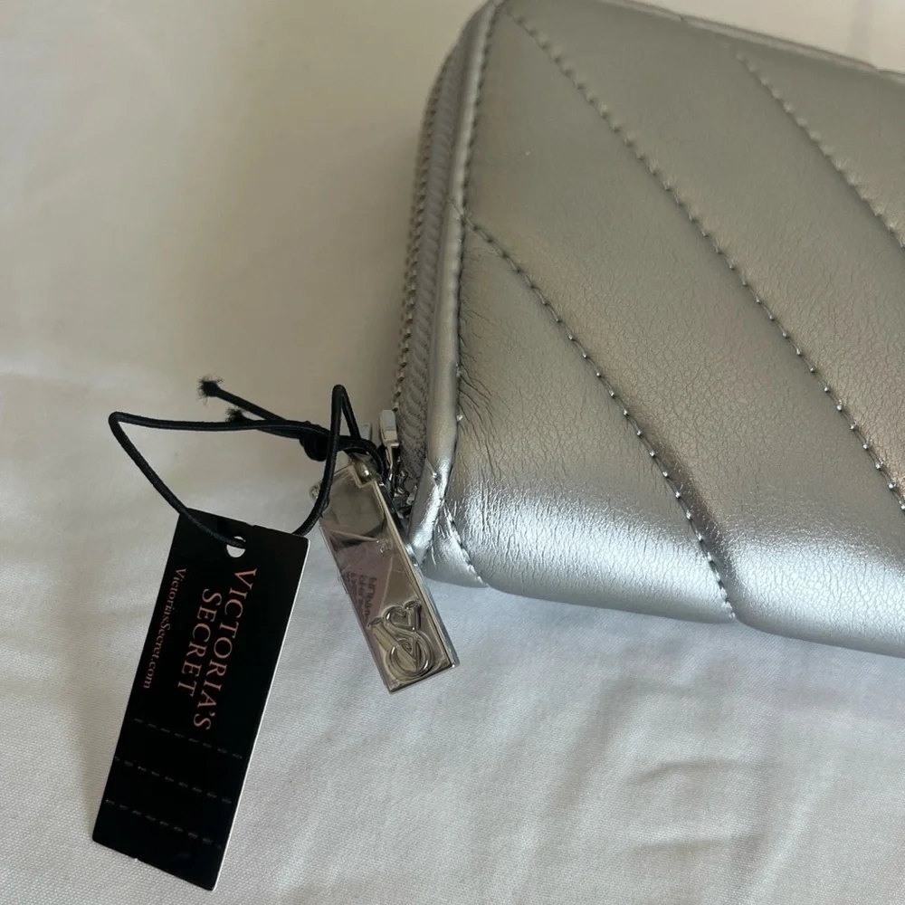 Victoria's Secret Silver Quilted  Large Wallet with Zip Closure - Picture 6 of 6